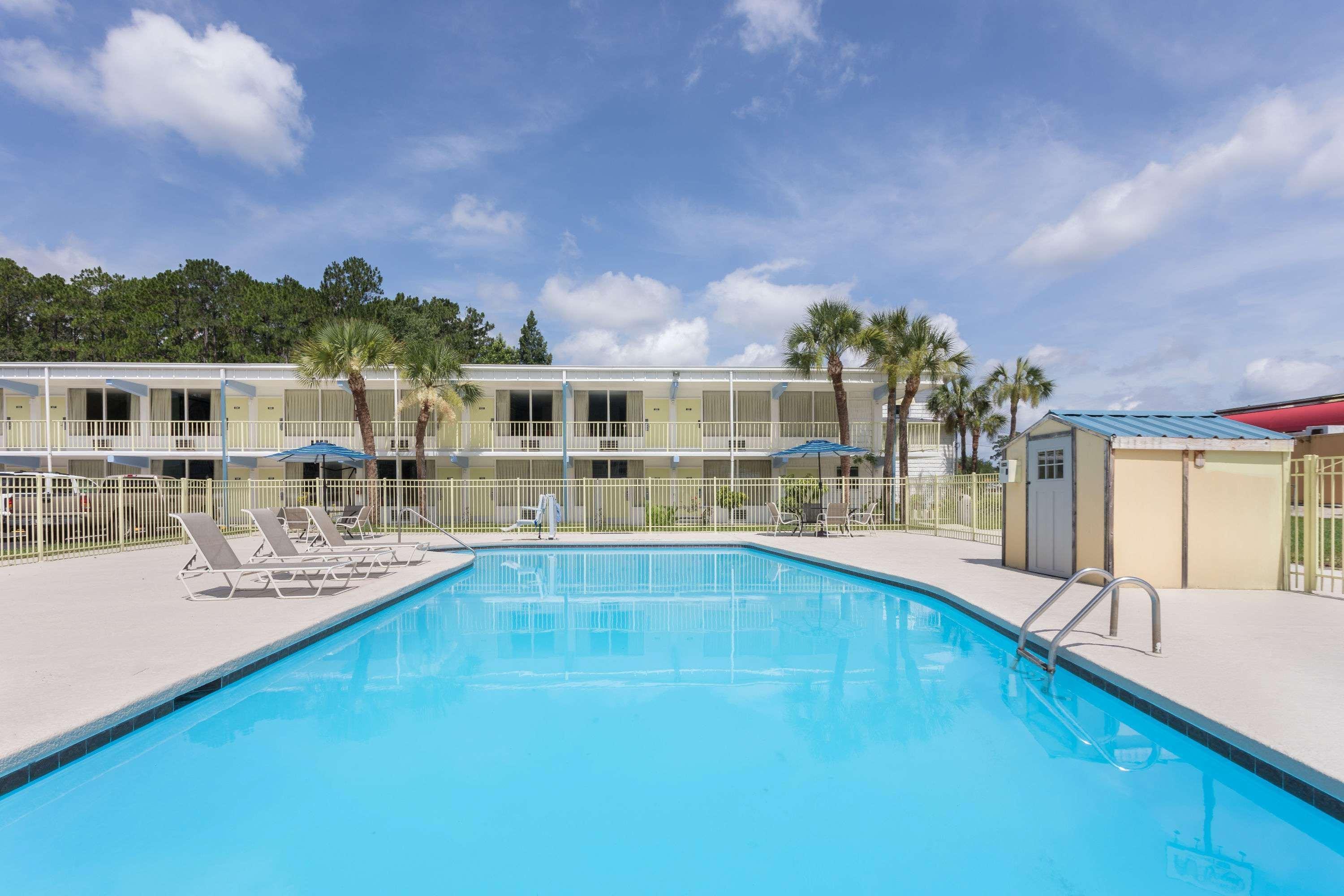 Отель Super 8 By Wyndham Kingsland I-95 Naval Base Area Экстерьер фото
